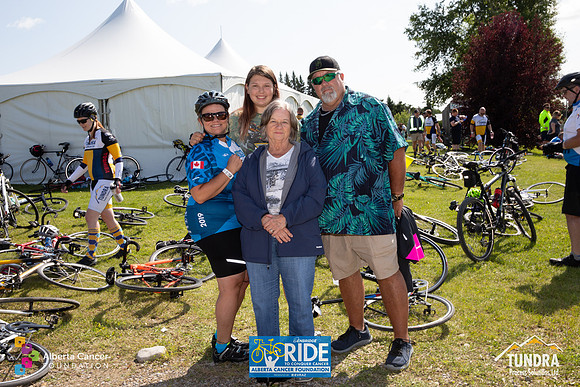 RIDERS + CHEERERS @ PITSTOPS-225