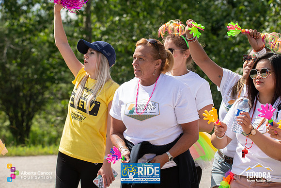 RIDERS + CHEERERS @ PITSTOPS-258