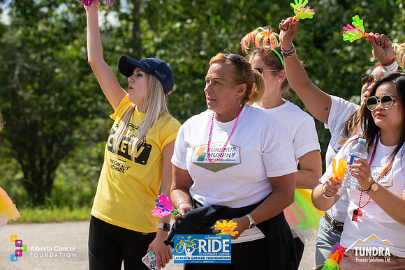 RIDERS + CHEERERS @ PITSTOPS-259