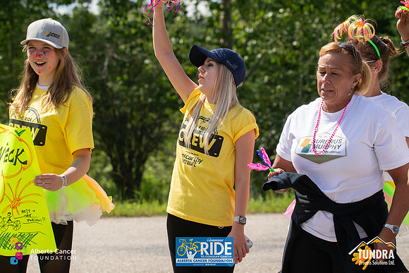RIDERS + CHEERERS @ PITSTOPS-260