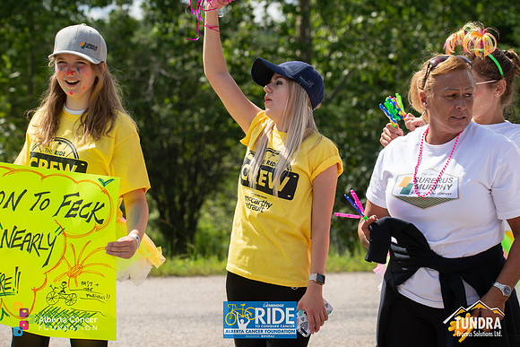 RIDERS + CHEERERS @ PITSTOPS-262