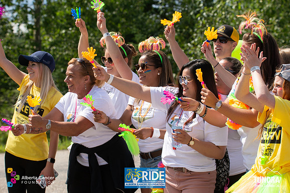 RIDERS + CHEERERS @ PITSTOPS-263