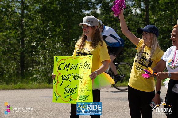 RIDERS + CHEERERS @ PITSTOPS-266