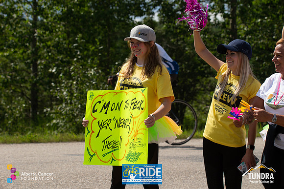 RIDERS + CHEERERS @ PITSTOPS-267