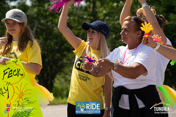 RIDERS + CHEERERS @ PITSTOPS-269