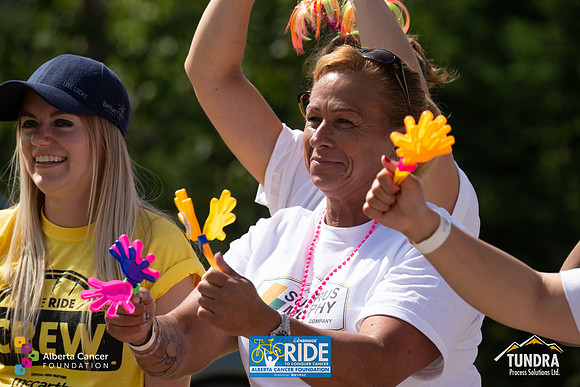 RIDERS + CHEERERS @ PITSTOPS-270