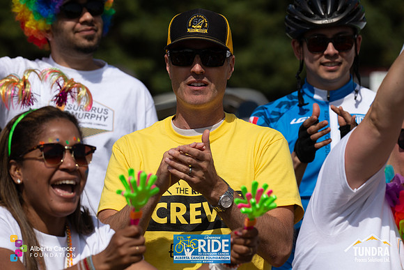 RIDERS + CHEERERS @ PITSTOPS-275