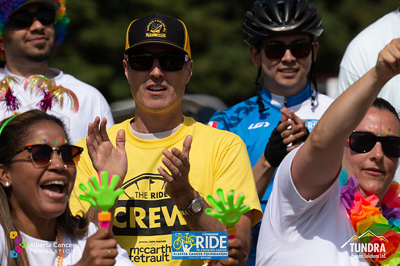 RIDERS + CHEERERS @ PITSTOPS-277