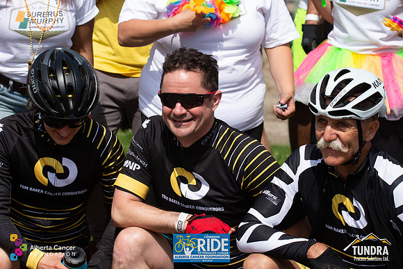 RIDERS + CHEERERS @ PITSTOPS-280