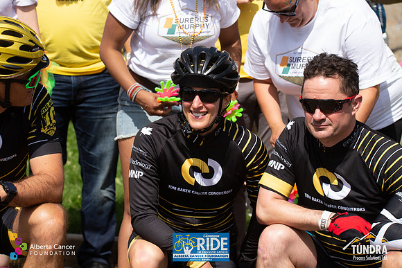 RIDERS + CHEERERS @ PITSTOPS-285