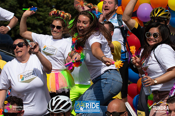 RIDERS + CHEERERS @ PITSTOPS-290