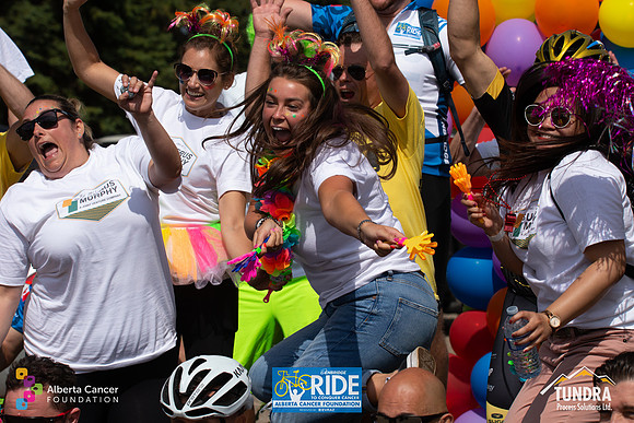 RIDERS + CHEERERS @ PITSTOPS-291