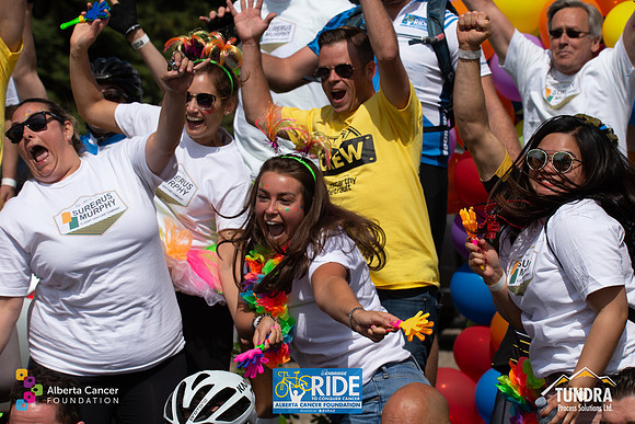 RIDERS + CHEERERS @ PITSTOPS-293