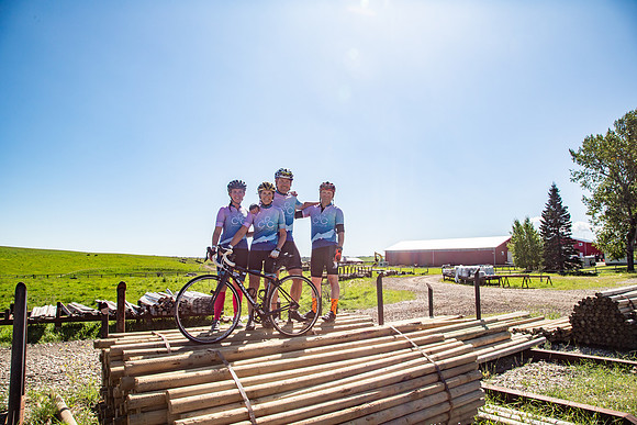 RIDERS + CHEERERS @ PITSTOPS-2
