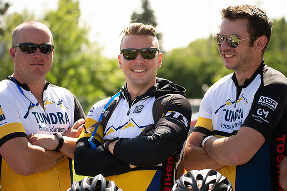 RIDERS + CHEERERS @ PITSTOPS-42