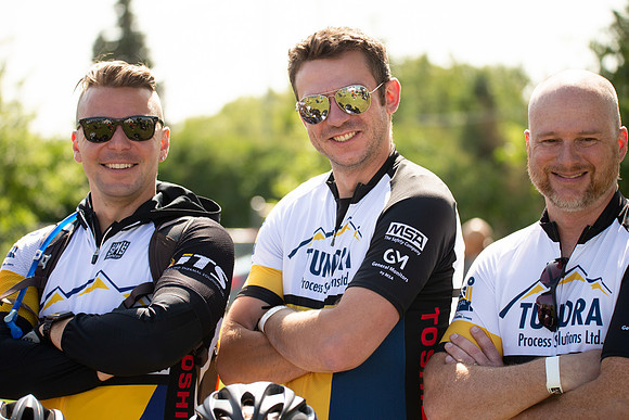 RIDERS + CHEERERS @ PITSTOPS-43