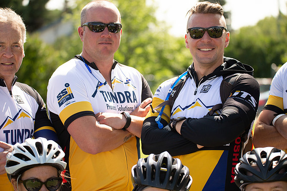 RIDERS + CHEERERS @ PITSTOPS-45
