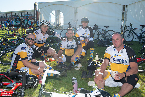RIDERS + CHEERERS @ PITSTOPS-50