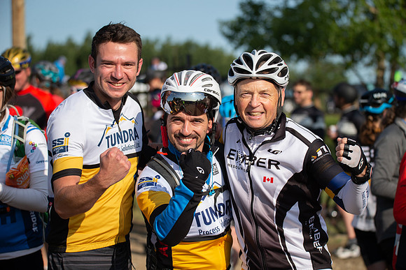 RIDERS + CHEERERS @ PITSTOPS-55