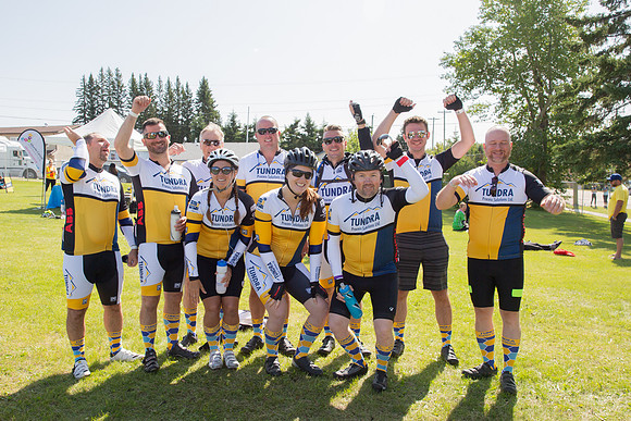 RIDERS + CHEERERS @ PITSTOPS-58