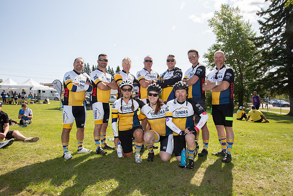 RIDERS + CHEERERS @ PITSTOPS-59