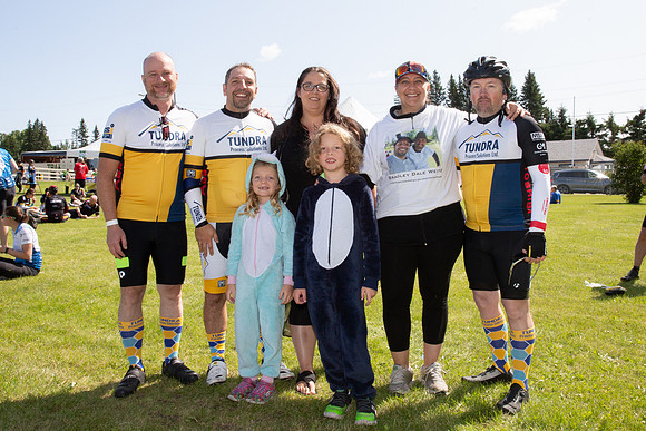 RIDERS + CHEERERS @ PITSTOPS-66