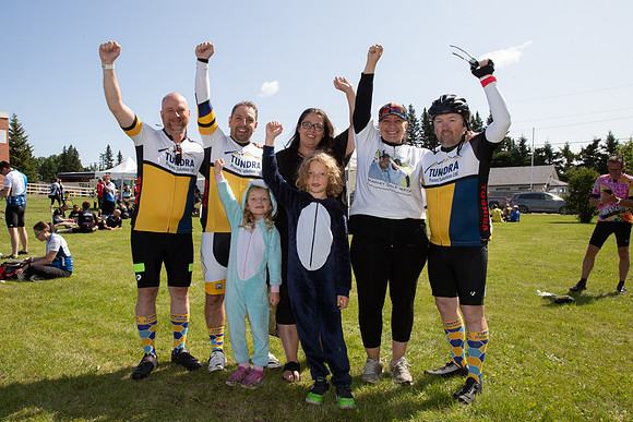 RIDERS + CHEERERS @ PITSTOPS-67