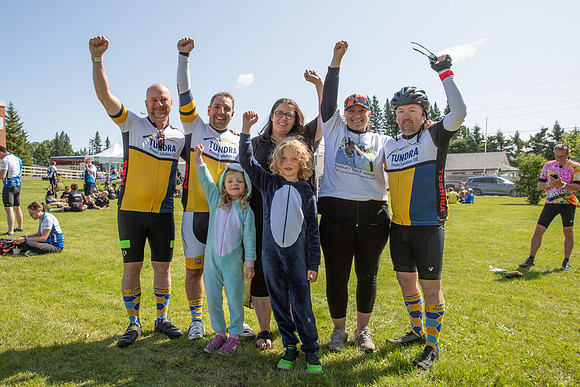 RIDERS + CHEERERS @ PITSTOPS-68