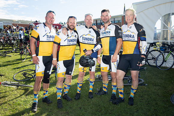 RIDERS + CHEERERS @ PITSTOPS-69