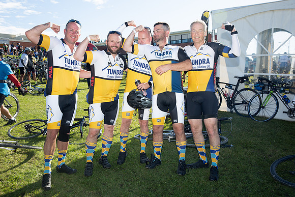 RIDERS + CHEERERS @ PITSTOPS-70