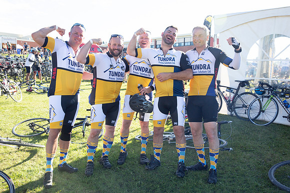 RIDERS + CHEERERS @ PITSTOPS-71