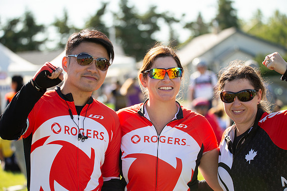 RIDERS + CHEERERS @ PITSTOPS-73