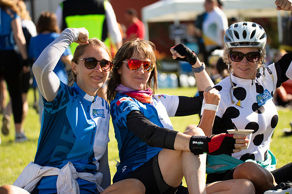 RIDERS + CHEERERS @ PITSTOPS-78