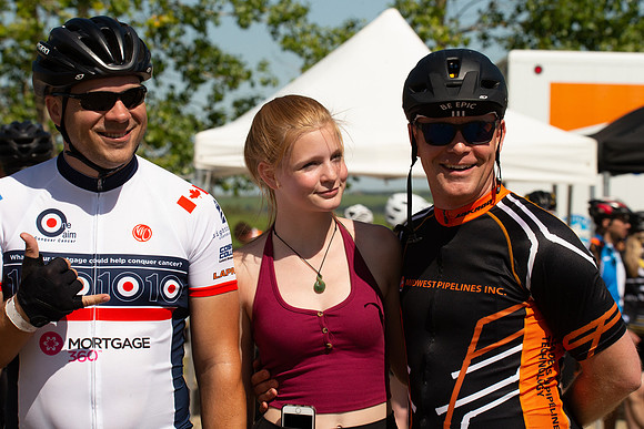 RIDERS + CHEERERS @ PITSTOPS-83