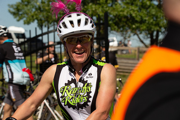 RIDERS + CHEERERS @ PITSTOPS-85