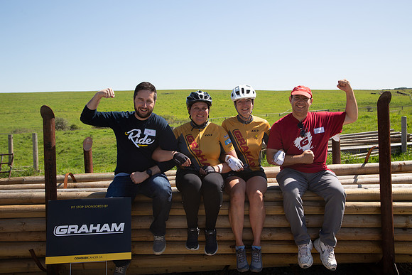 RIDERS + CHEERERS @ PITSTOPS-99