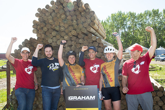 RIDERS + CHEERERS @ PITSTOPS-100