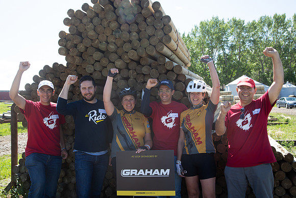 RIDERS + CHEERERS @ PITSTOPS-101