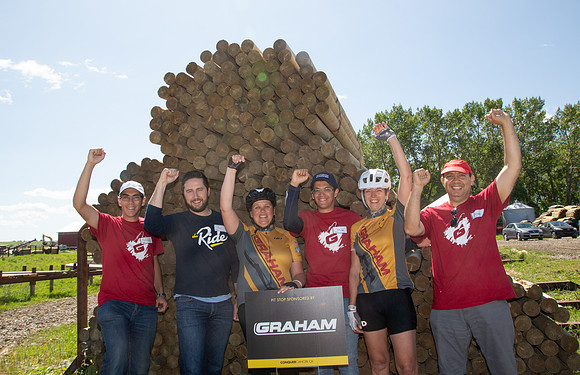 RIDERS + CHEERERS @ PITSTOPS-102