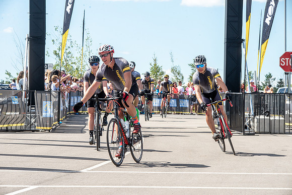 FL-A-H4-TheRideAB-1057