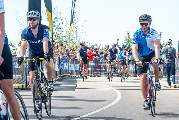 FL-A-H4-TheRideAB-785