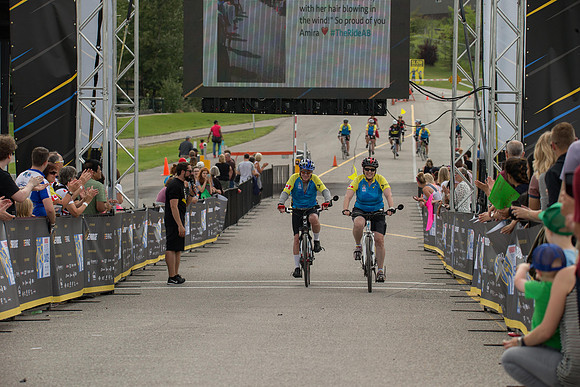 FINISH LINE CROSSING --4798
