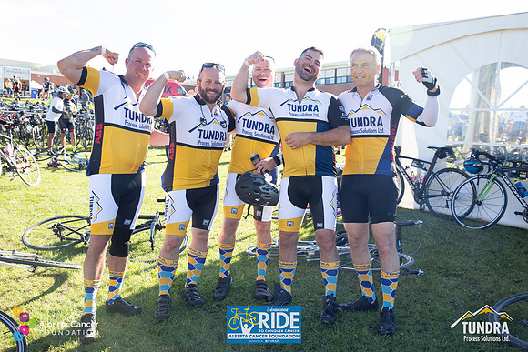 RIDERS + CHEERERS @ PITSTOPS-71