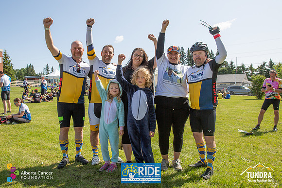 RIDERS + CHEERERS @ PITSTOPS-68