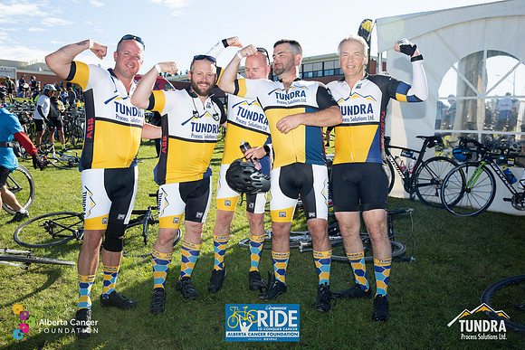RIDERS + CHEERERS @ PITSTOPS-70