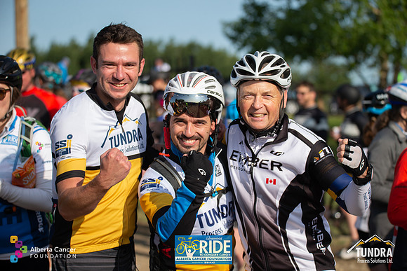 RIDERS + CHEERERS @ PITSTOPS-54