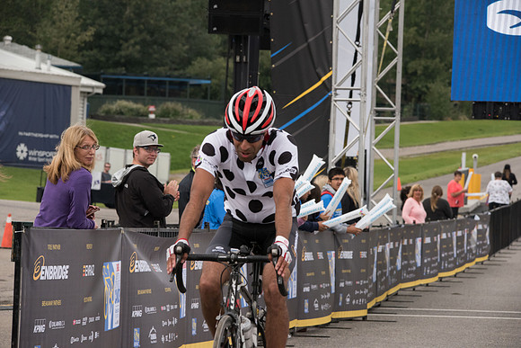FINISH LINE CROSSING --1143