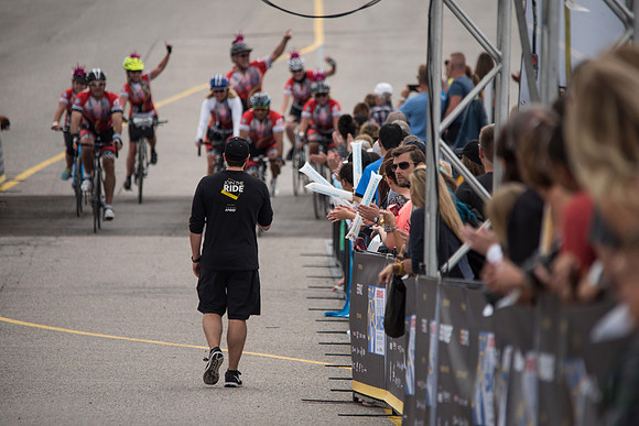 FINISH LINE CROSSING --2825
