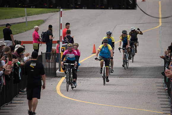 FINISH LINE CROSSING --2711