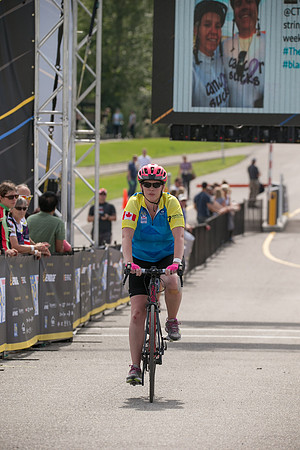 FINISH LINE CROSSING --2910